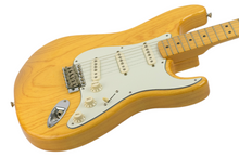 Load image into Gallery viewer, 2002 Fender Classic Series '70s Stratocaster Natural #MZ2005338 (PDX)
