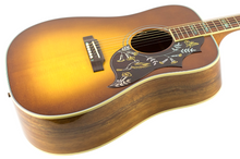 Load image into Gallery viewer, New Gibson Hummingbird Elegant Koa Honey Burst #21316078 (PDX)
