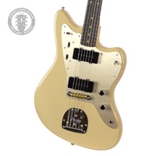 Load image into Gallery viewer, New Fender Custom Shop Limited Edition &#39;59 Jazzmaster Deluxe Closet Classic Desert Sand #CZ576424 (PDX)
